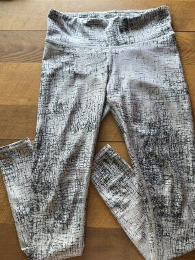 Alo Yoga Tech Lift Metallic Cracked Airbrush Leggings Size SMALL Gray/Black